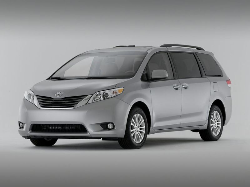 Used 2014 Toyota Sienna XLE image 1