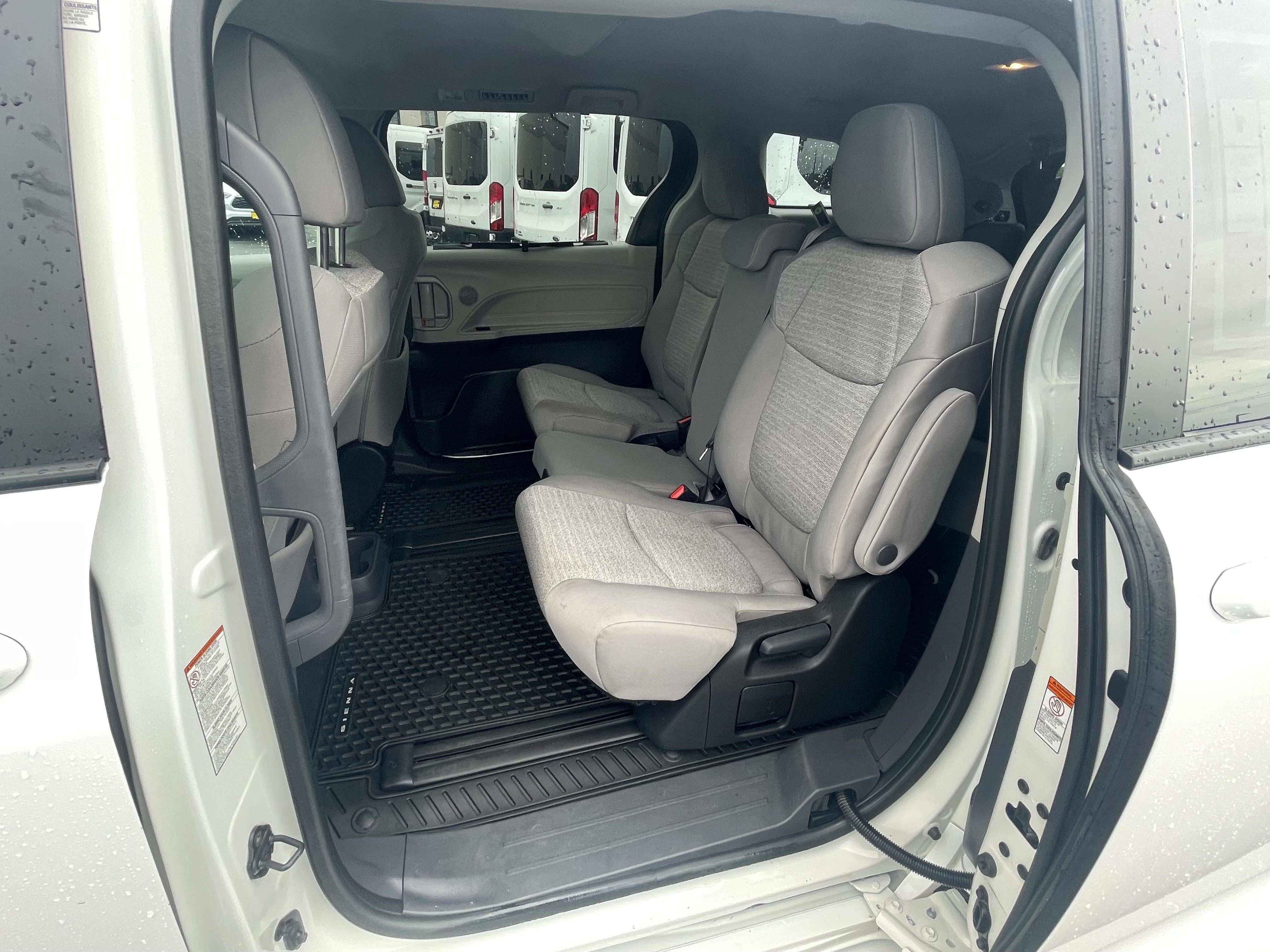 Used 2023 Toyota Sienna LE AWD/4WD image 21