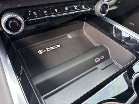 Used 2025 Chevrolet Tahoe High Country image 31