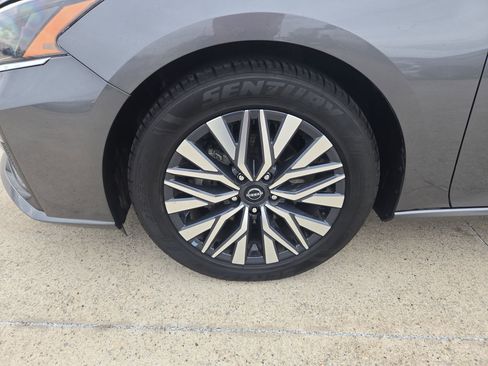 Used 2024 Nissan Altima 2.5 SV FWD image 10