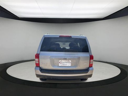Used 2015 Jeep Patriot Latitude AWD/4WD image 6