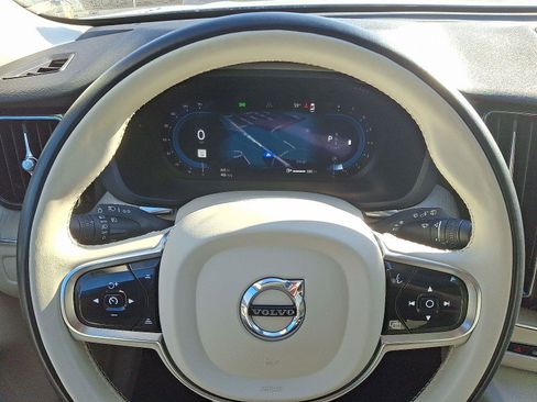 Certified 2023 Volvo XC60 B5 Plus w/ Protection Package Premier image 20