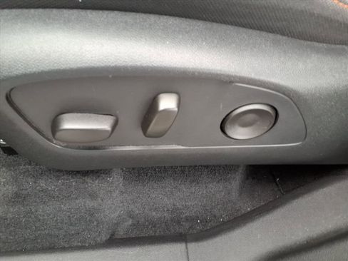 Used 2025 Chevrolet Traverse LT w/ Driver Confidence Package image 5