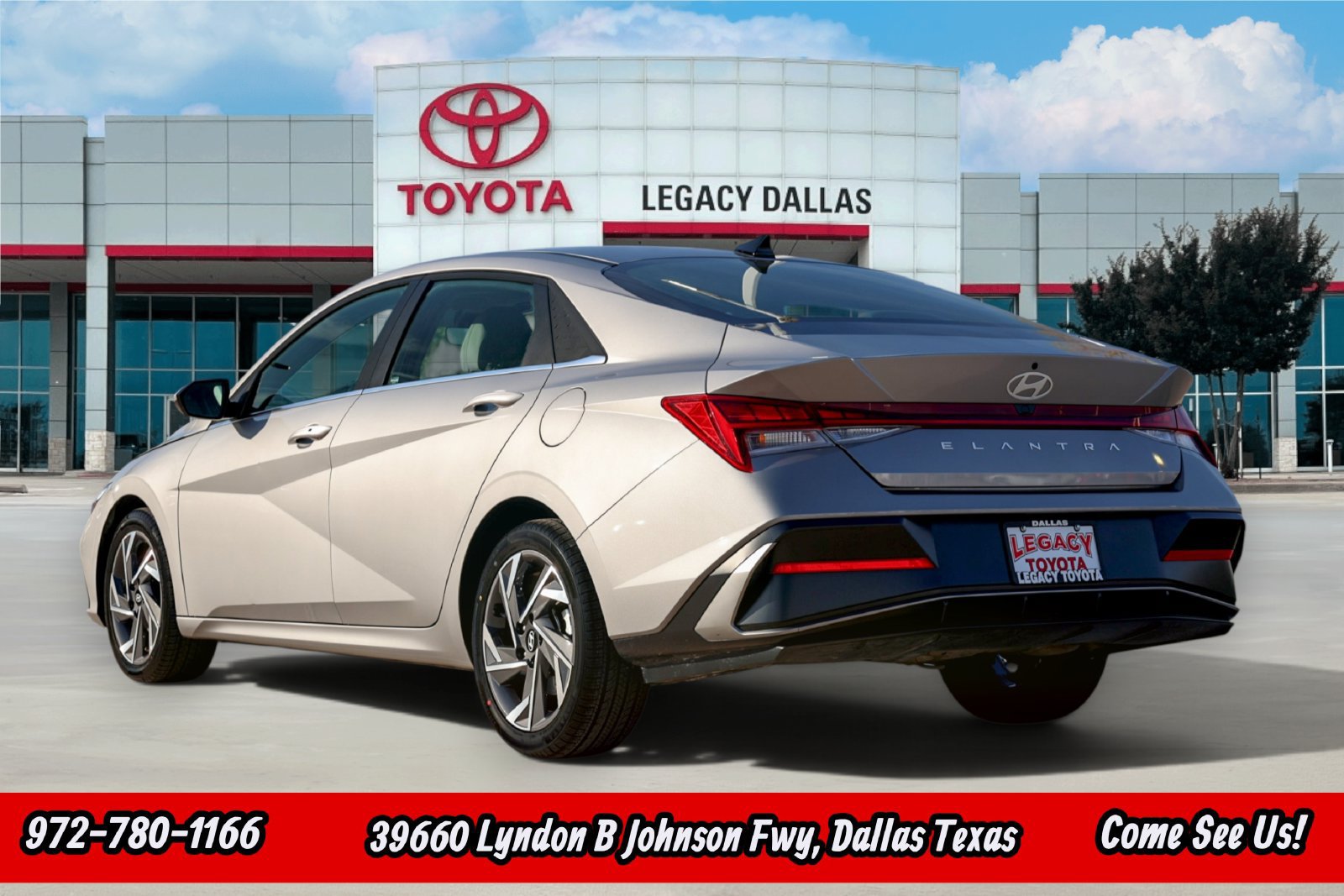 Used 2025 Hyundai Elantra SEL FWD image 8