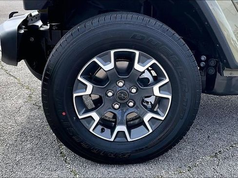 New 2026 Jeep Gladiator Sport AWD/4WD image 12