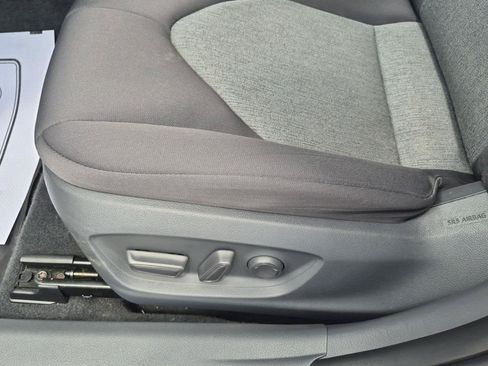 Used 2018 Toyota Camry LE FWD image 11