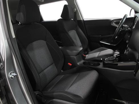 Used 2022 Kia Soul EX image 18