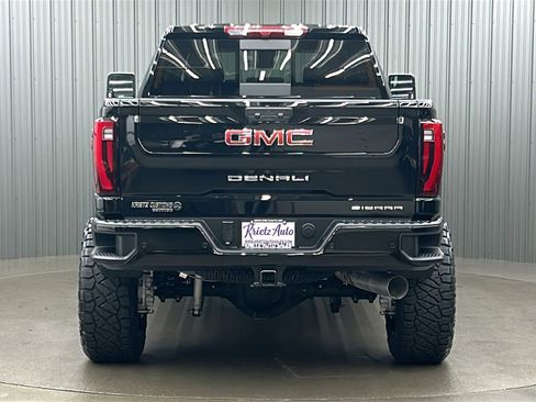 Used 2025 GMC Sierra 3500 Denali image 4
