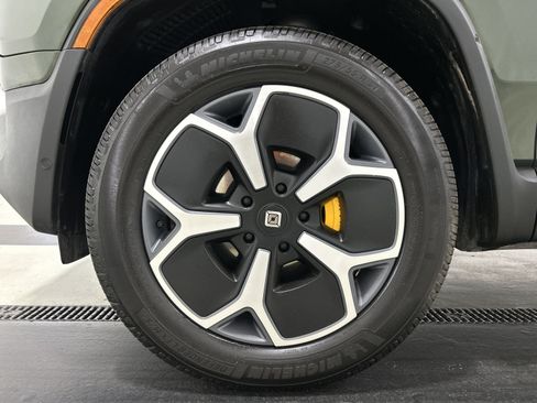 Used 2024 Rivian R1S Adventure AWD/4WD image 9