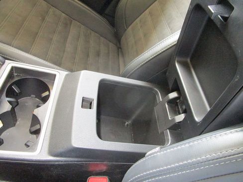 Used 2024 Mitsubishi Outlander SE image 39