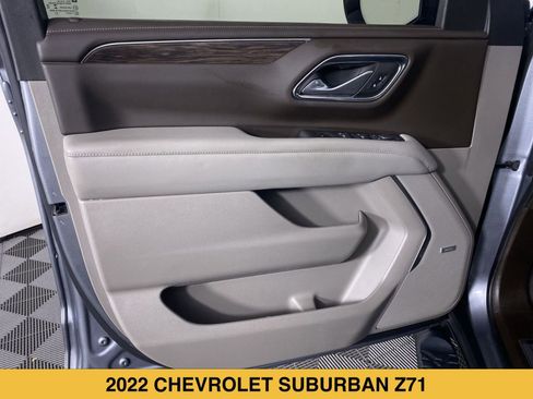 Certified 2022 Chevrolet Suburban Z71 w/ Luxury Package AWD/4WD image 11