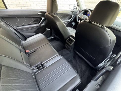 Used 2023 Volkswagen Tiguan SE AWD/4WD image 36