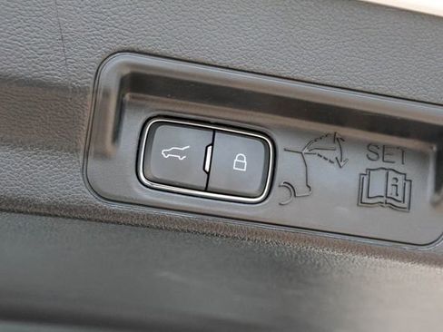 Used 2022 Ford Explorer XLT AWD/4WD image 10