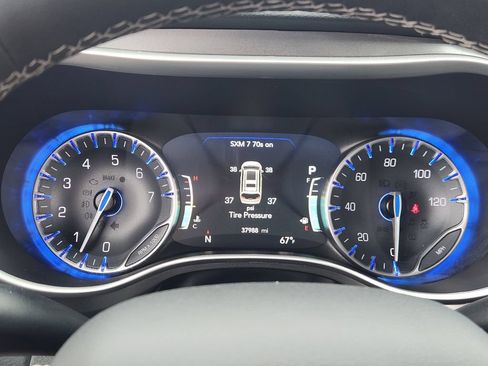 Used 2024 Chrysler Pacifica Touring-L FWD image 15