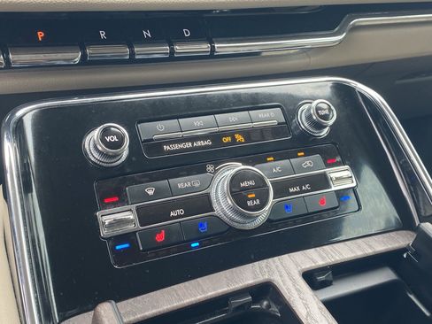 Used 2023 Lincoln Navigator L Reserve image 23