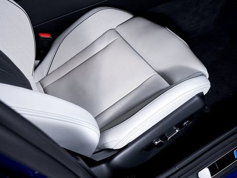 Used 2025 BMW M5 w/ Carbon Package image 55