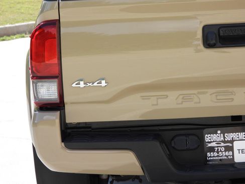 Used 2020 Toyota Tacoma SR5 w/ Technology Package AWD/4WD image 33