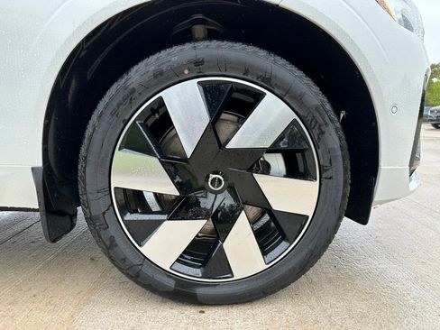 Certified 2024 Volvo XC60 T8 Plus w/ Protection Package Premier image 7
