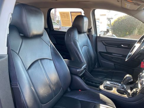 Used 2015 GMC Acadia SLT image 31