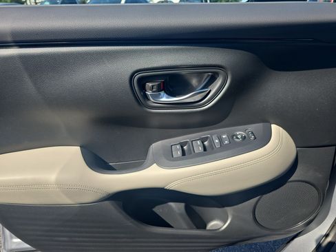 Certified 2025 Honda HR-V LX image 25