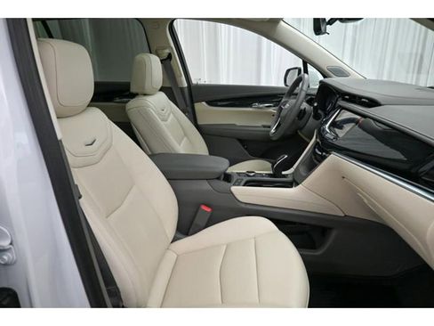 Used 2024 Cadillac XT6 Premium Luxury w/ Technology Package image 16