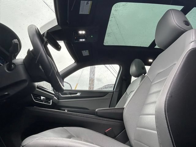 Used 2025 Volkswagen Atlas Cross Sport SEL R-Line AWD/4WD image 14