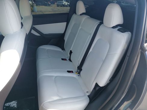 Used 2021 Tesla Model Y Long Range image 14