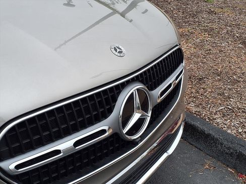 Used 2024 Mercedes-Benz GLC 300 4MATIC image 31