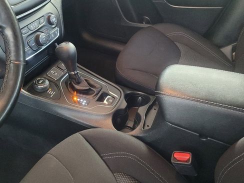 Used 2020 Jeep Cherokee Latitude w/ Cold Weather Group image 26