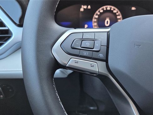 New 2026 Volkswagen Taos SE image 15