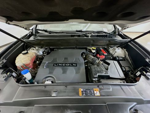 Used 2017 Lincoln MKX Select w/ Select Plus Package FWD image 36