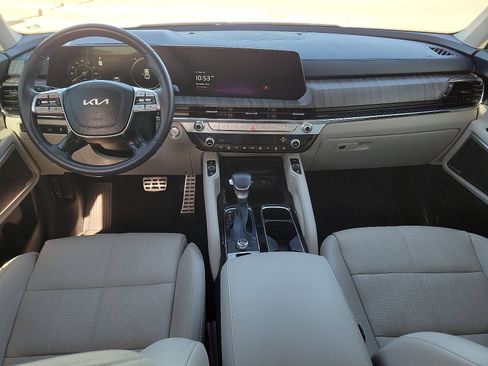 Used 2024 Kia Telluride SX w/ Towing Package image 9