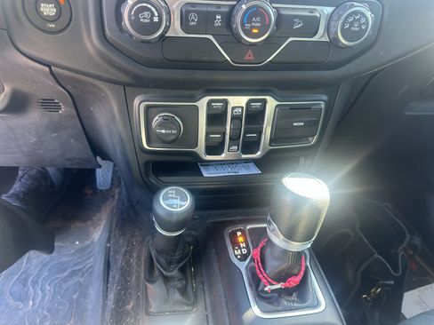 Used 2018 Jeep Wrangler Unlimited Sport S image 23