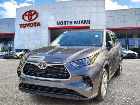 Used 2023 Toyota Highlander L image 2