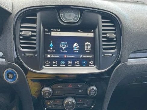 Used 2018 Chrysler 300 S AWD/4WD image 21