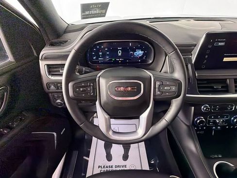 Used 2024 GMC Yukon SLT w/ SLT Luxury Package image 11