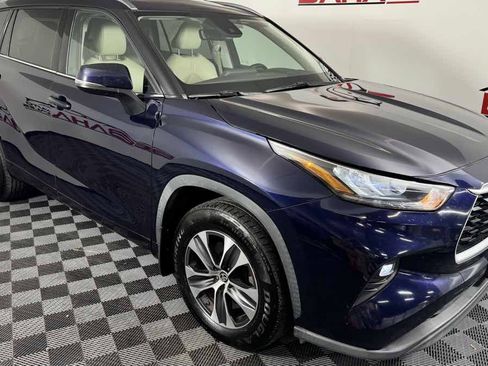 Used 2020 Toyota Highlander XLE AWD/4WD image 9