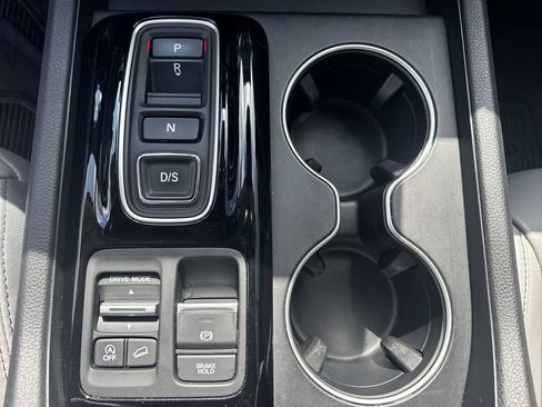 Used 2025 Honda Pilot Touring image 32