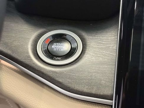 Used 2025 Jeep Grand Cherokee Limited AWD/4WD image 24
