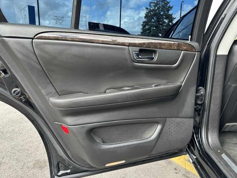 Used 2011 Cadillac DTS Limousine image 45