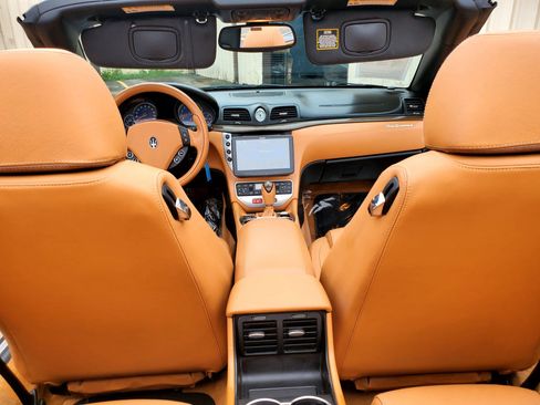 Used 2011 Maserati GranTurismo Convertible RWD image 47