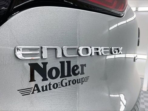 Used 2024 Buick Encore GX Sport Touring FWD image 8