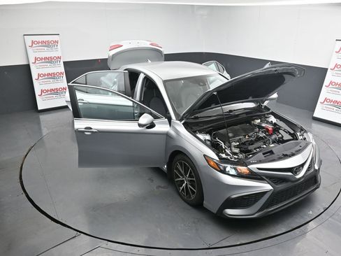 Used 2021 Toyota Camry SE image 37