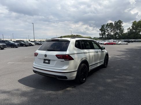 Used 2024 Volkswagen Tiguan SE R-Line AWD/4WD image 5