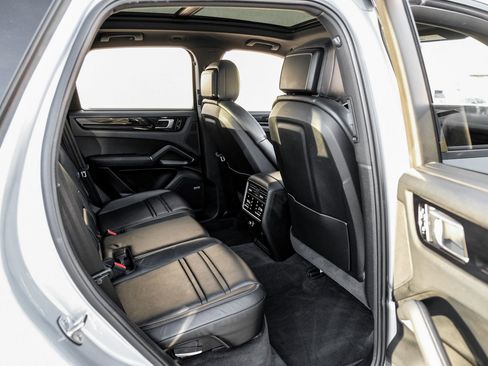 Used 2020 Porsche Cayenne image 33