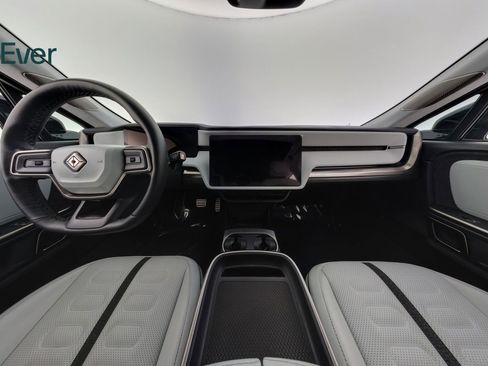 Used 2024 Rivian R1S Adventure image 27