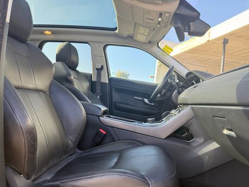 Used 2018 Land Rover Range Rover Evoque SE image 18