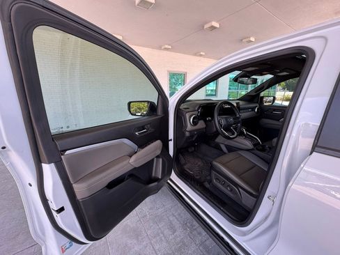 Used 2023 Chevrolet Colorado ZR2 w/ ZR2 Convenience Package III AWD/4WD image 12