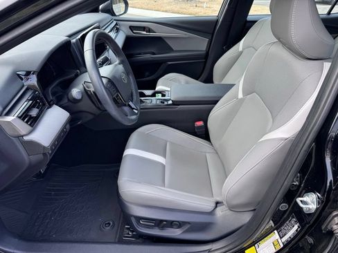 Used 2025 Toyota Camry SE FWD image 14