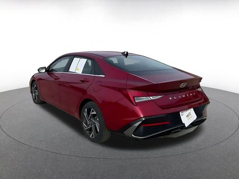 Used 2025 Hyundai Elantra SEL image 10